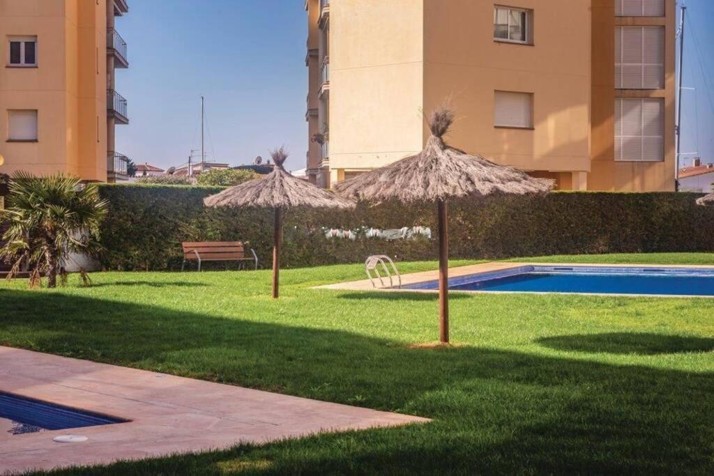 Apartamento En Roses Con Parking Y Piscina Leilighet Eksteriør bilde