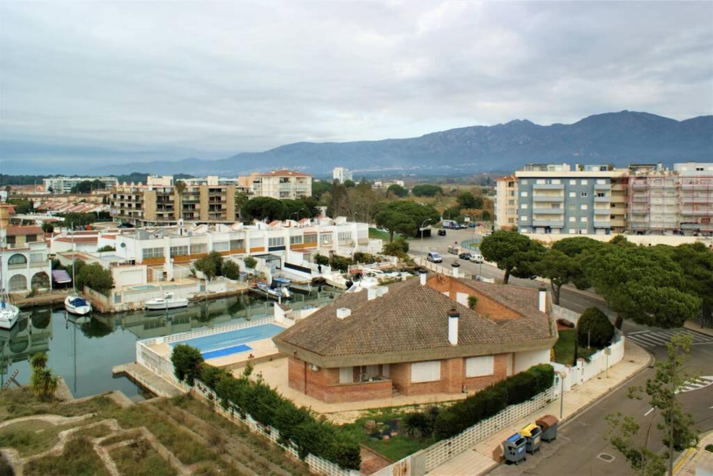 Apartamento En Roses Con Parking Y Piscina Leilighet Eksteriør bilde