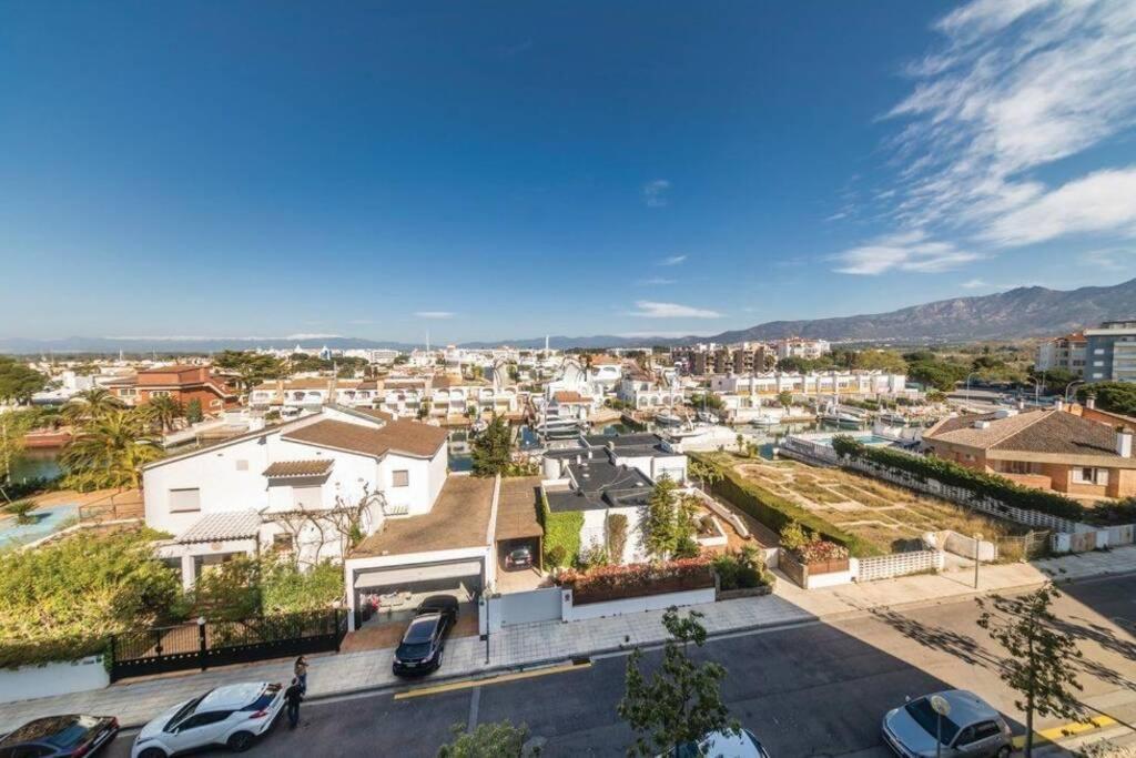 Apartamento En Roses Con Parking Y Piscina Leilighet Eksteriør bilde
